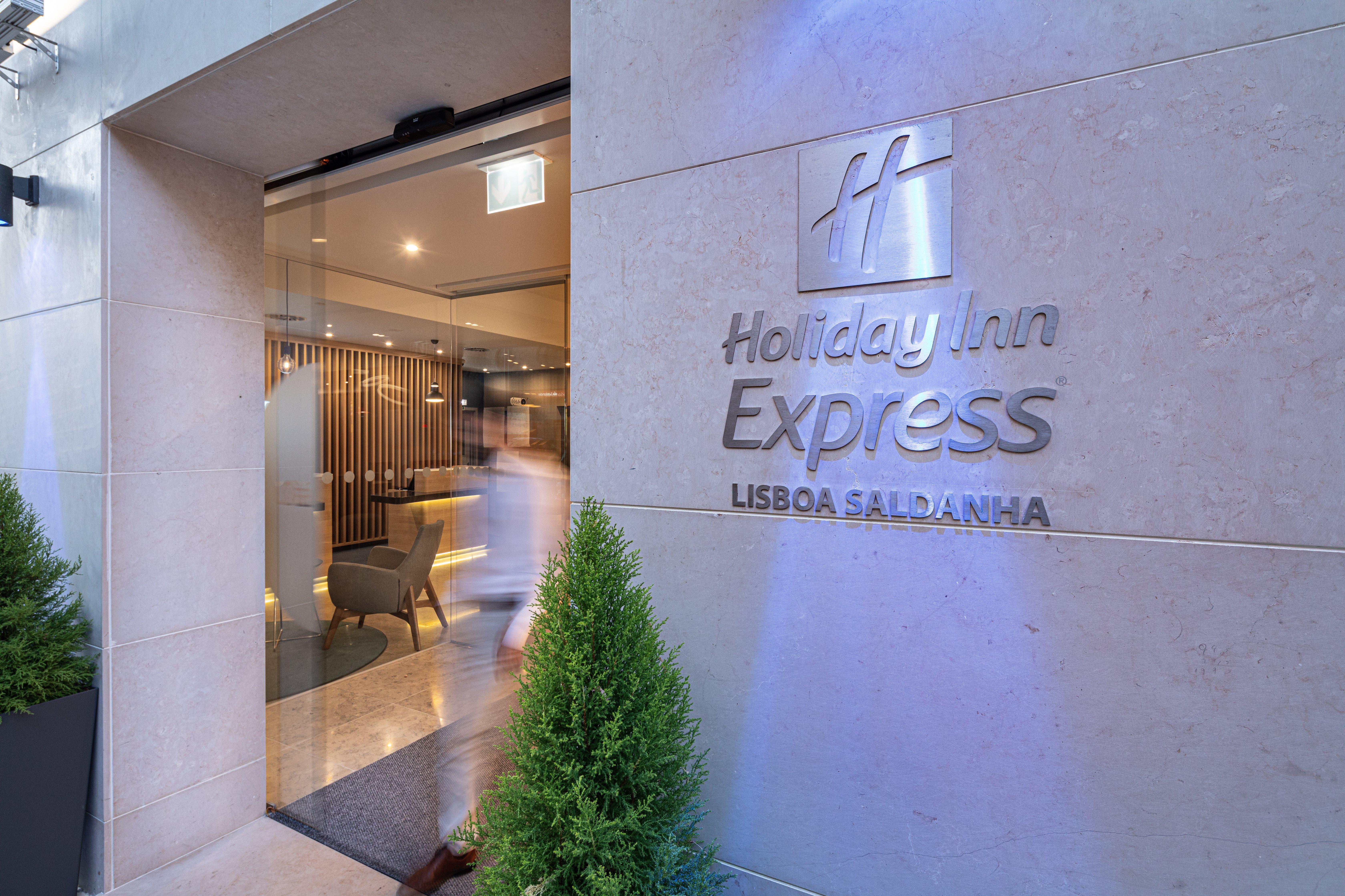 Holiday Inn Express - Lisbon - Plaza Saldanha By Ihg Exterior photo