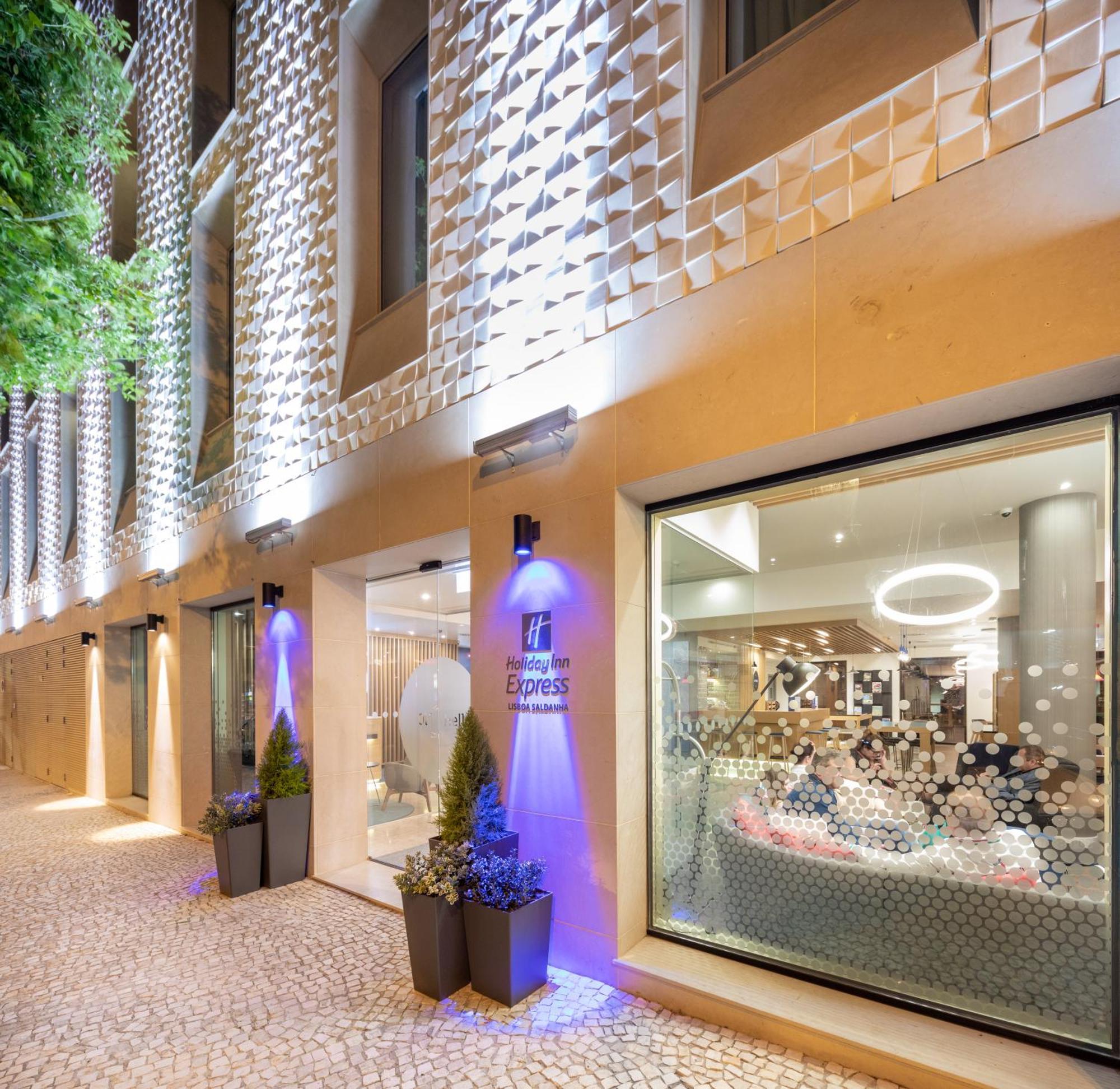 Holiday Inn Express - Lisbon - Plaza Saldanha By Ihg Exterior photo